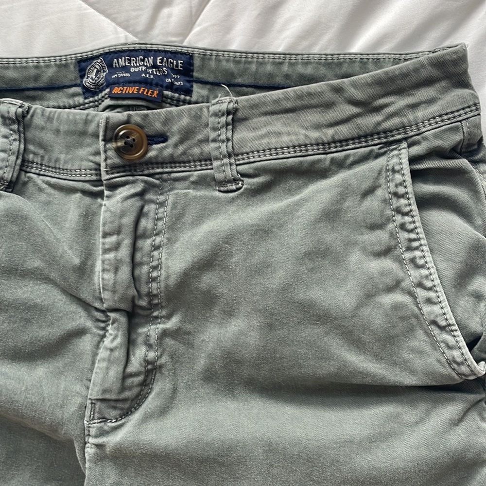 Men’s American Eagle Khaki Shorts - 31
